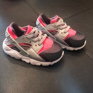 Nike Huarache’s size 5c